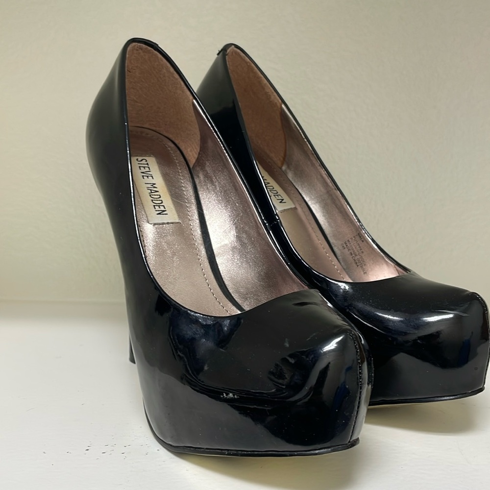 Black patent leather heels -size 7